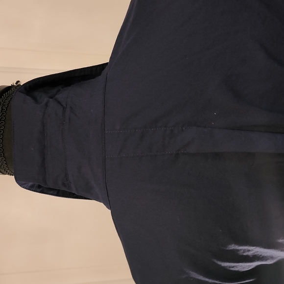 Tommy Bahama big shirt with a twist - Picture 6 of 15